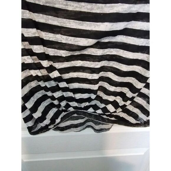 Jessica Simpson black white stripe summer blouse M - Picture 3 of 8